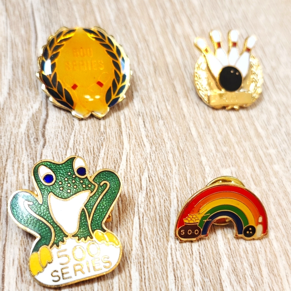 Set Of 4 Bowling Pins 500 Club Frog Rainbow Pins